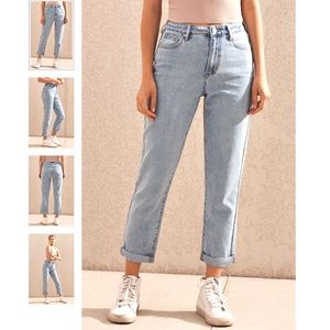 90’s High Rise Mom Jean Light Blue 25